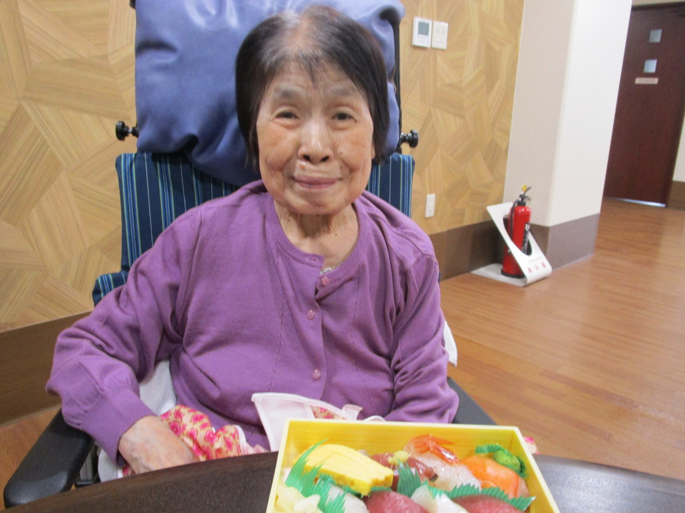 お誕生日の外食-1　ニチイホーム成城