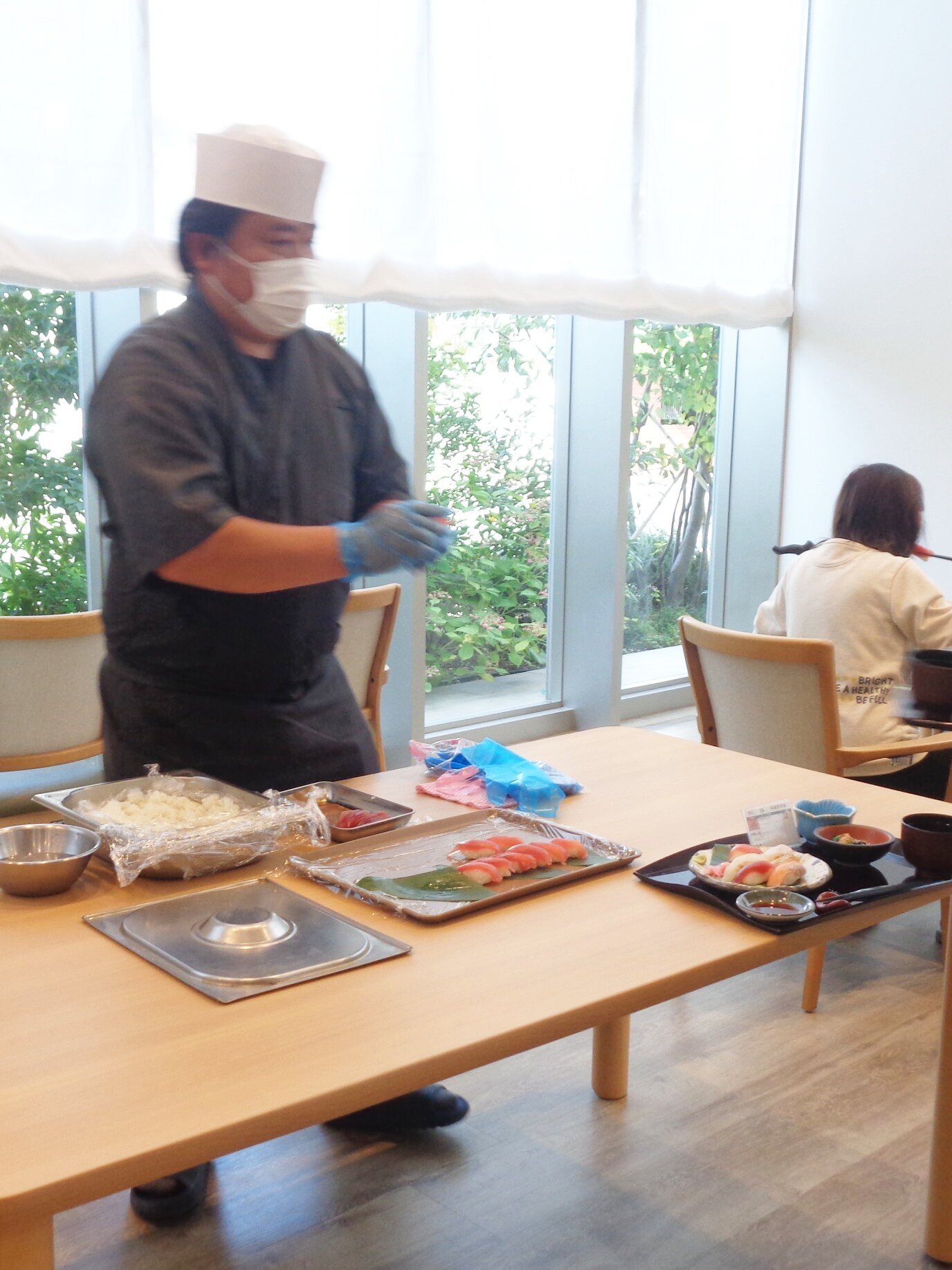 握り寿司イベント-1　ニチイホーム杉並松庵