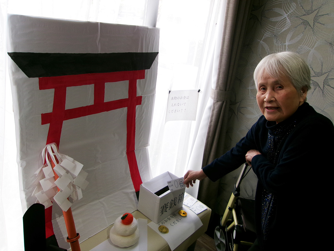 手作りの鳥居を設置-3 ディーフェスタくずは