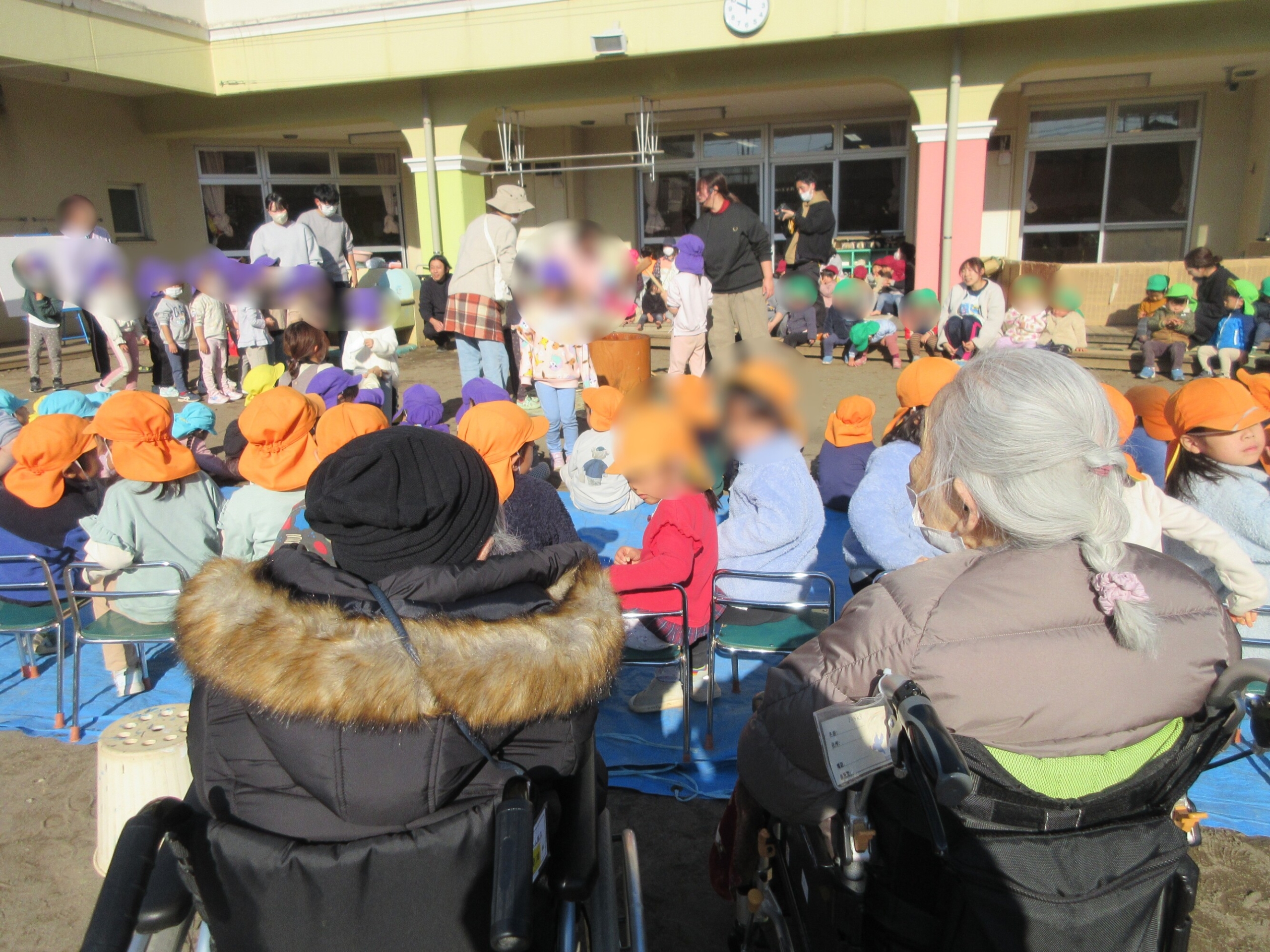 保育園にてお餅つき-1　ニチイホーム国立