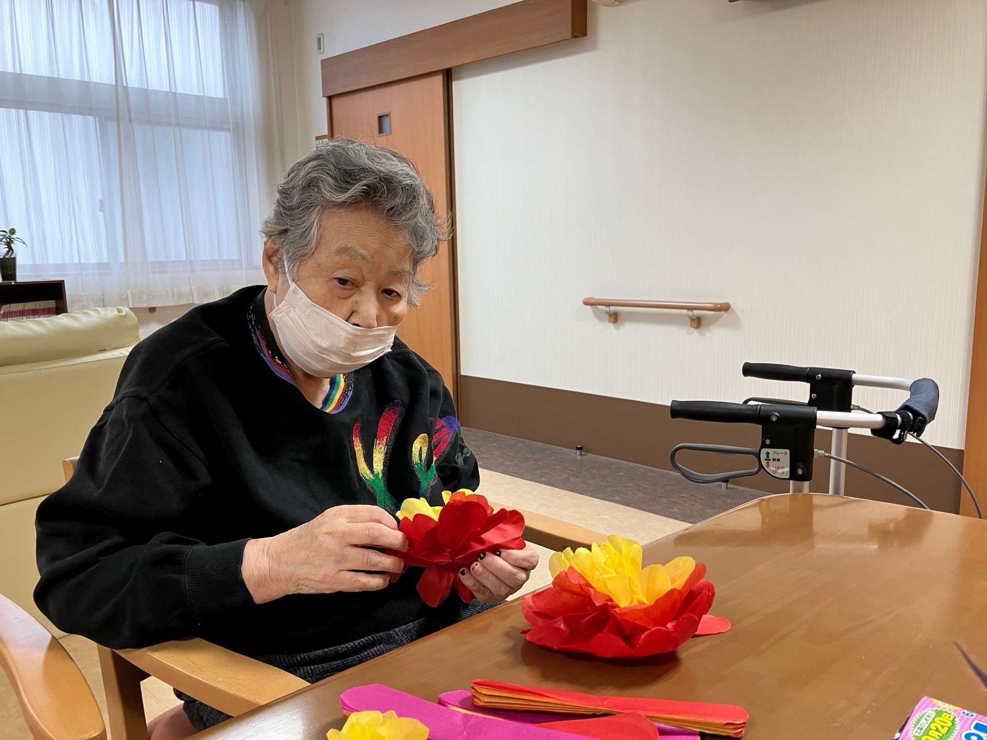 ニチイメゾン栗東のお花制作20260308_４